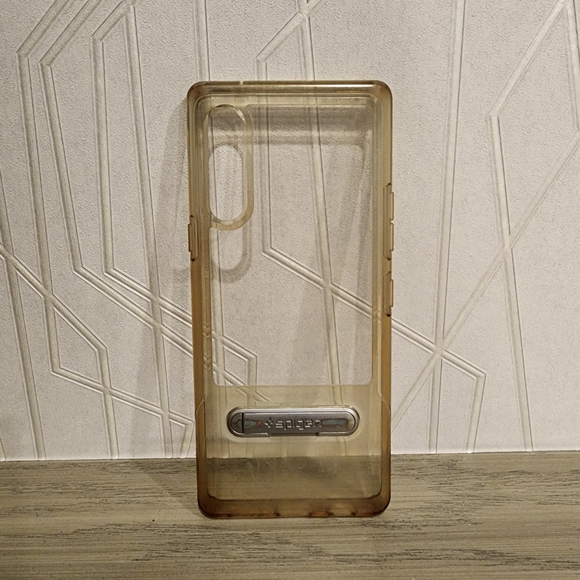 LG Velvet with case - Picture 5 of 12